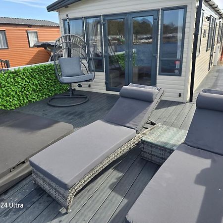Lakeside Holiday Home With Hot Tub Tattershall Dış mekan fotoğraf