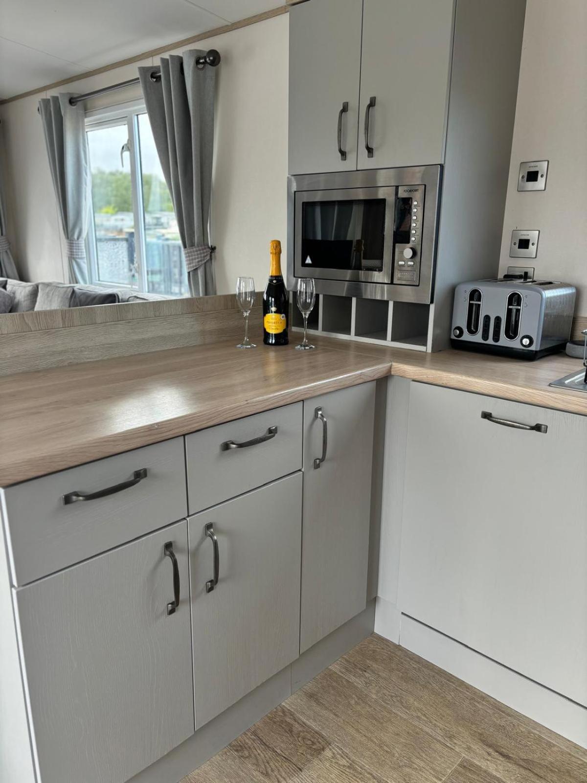 Lakeside Holiday Home With Hot Tub Tattershall Dış mekan fotoğraf
