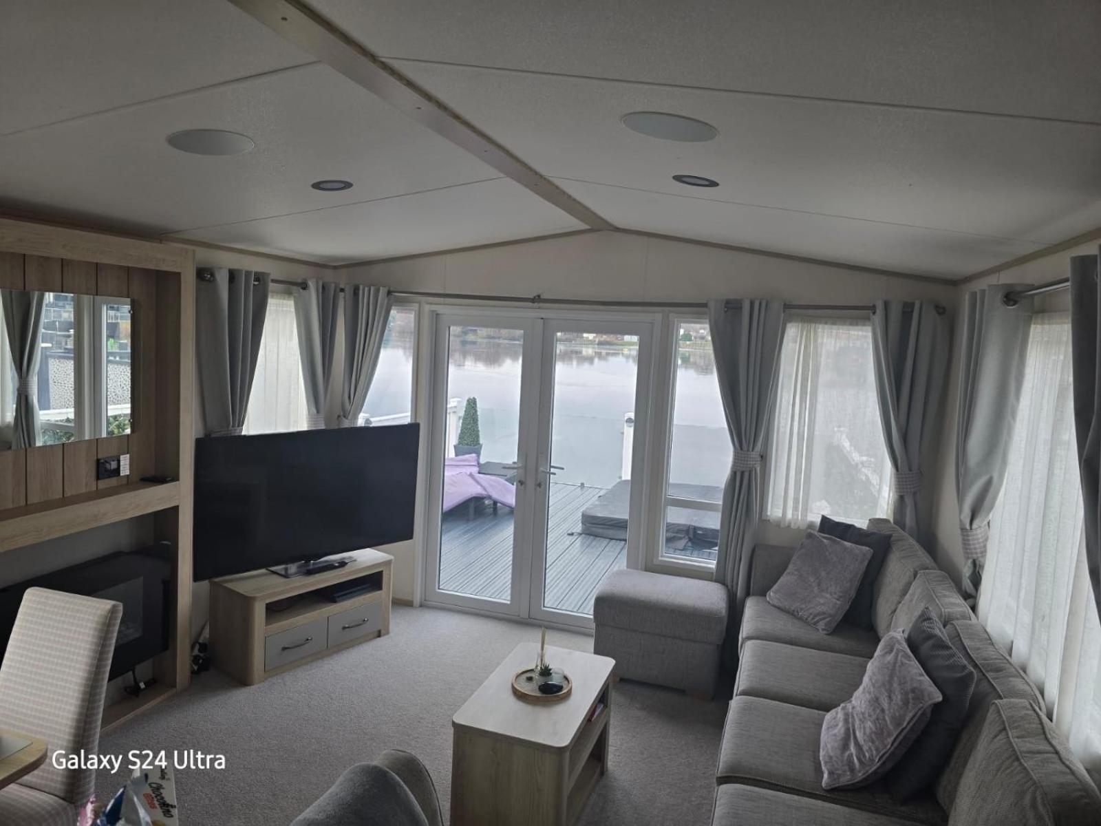 Lakeside Holiday Home With Hot Tub Tattershall Dış mekan fotoğraf