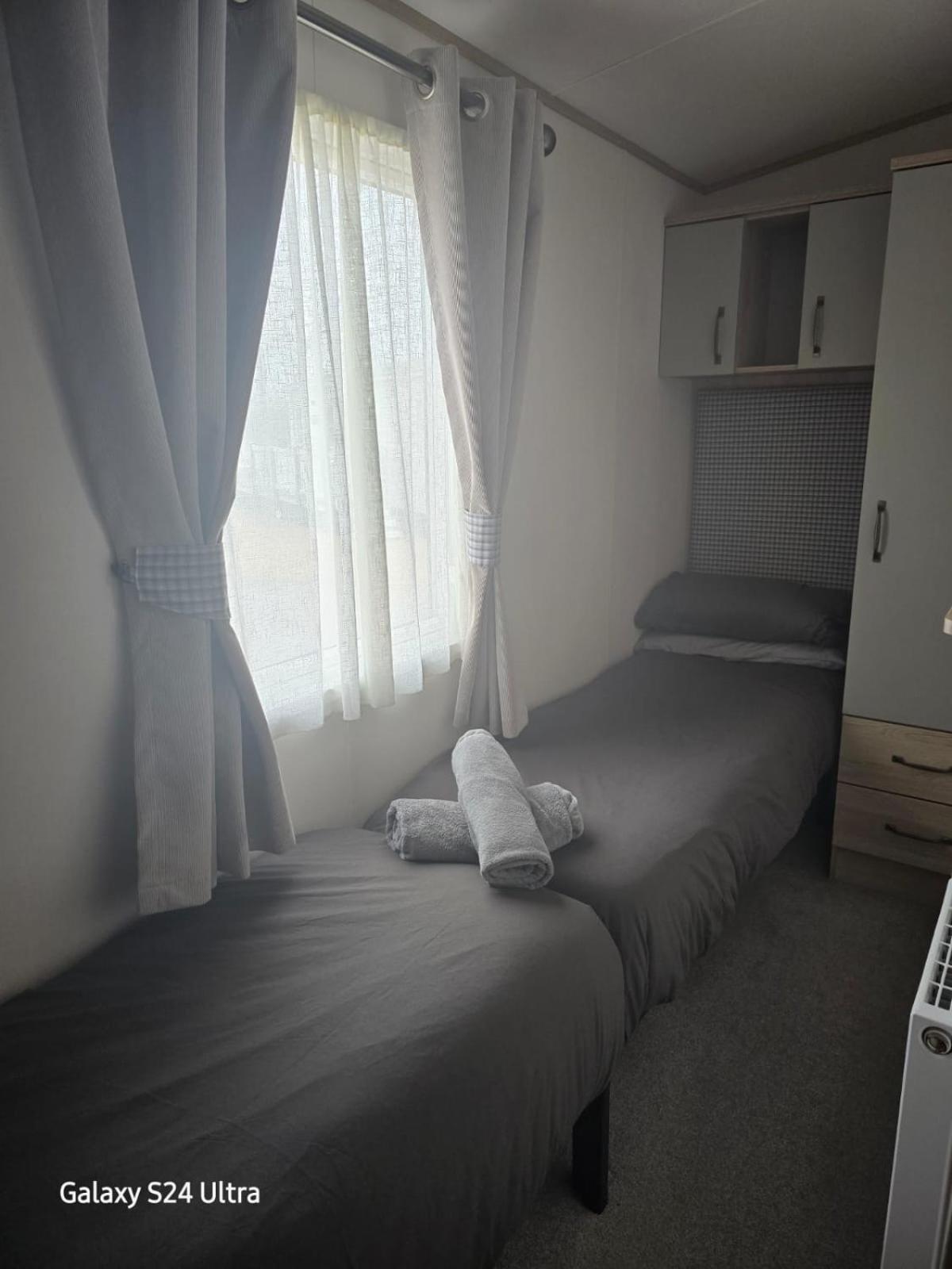 Lakeside Holiday Home With Hot Tub Tattershall Dış mekan fotoğraf