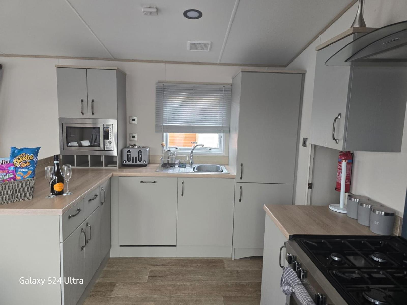 Lakeside Holiday Home With Hot Tub Tattershall Dış mekan fotoğraf