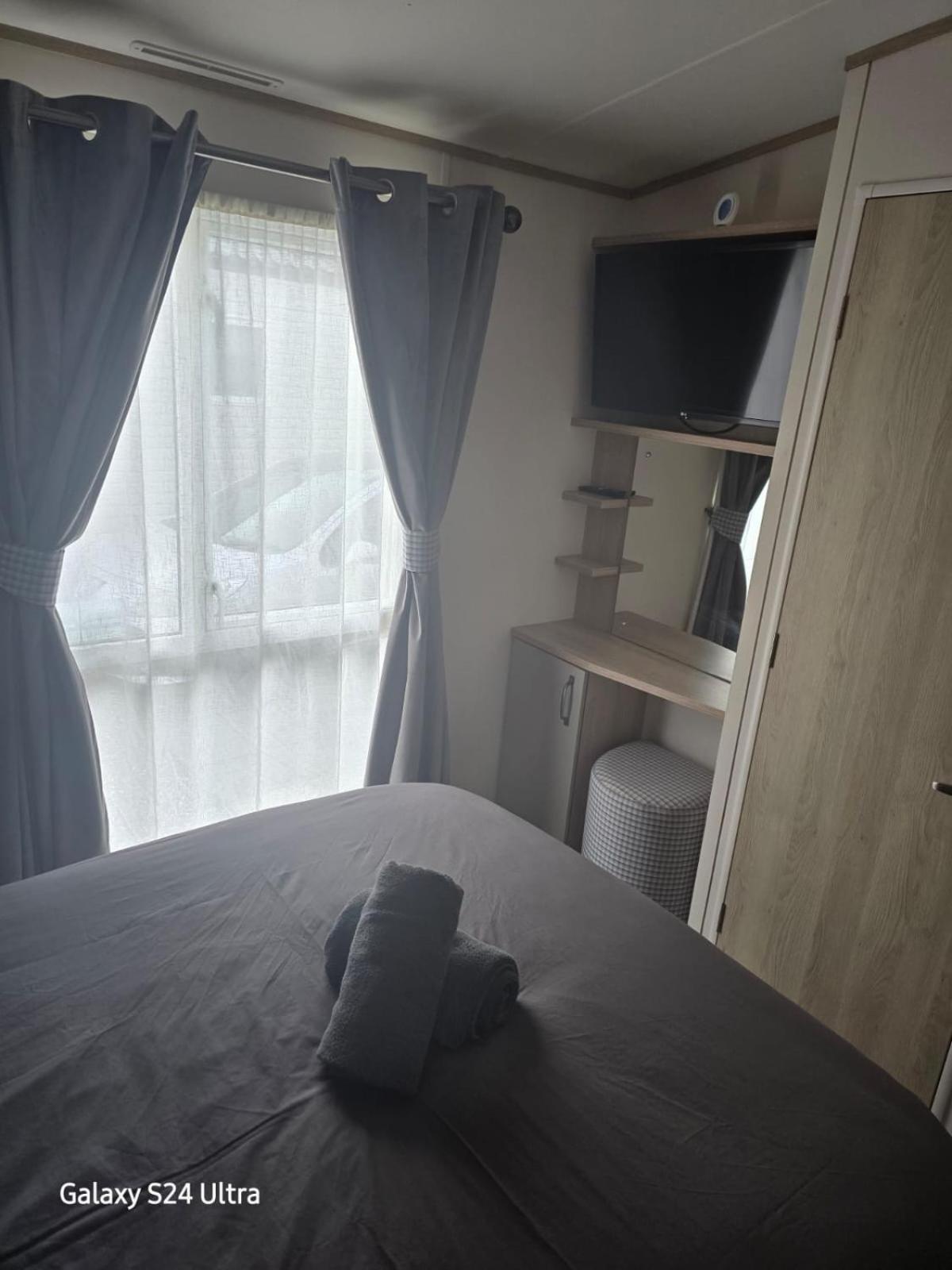 Lakeside Holiday Home With Hot Tub Tattershall Dış mekan fotoğraf